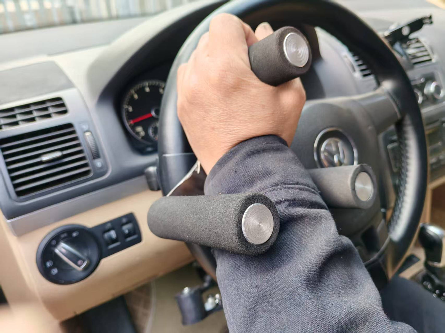 W4 Steering Knob | Tri-pin Steering Wheel Spinner Knob
